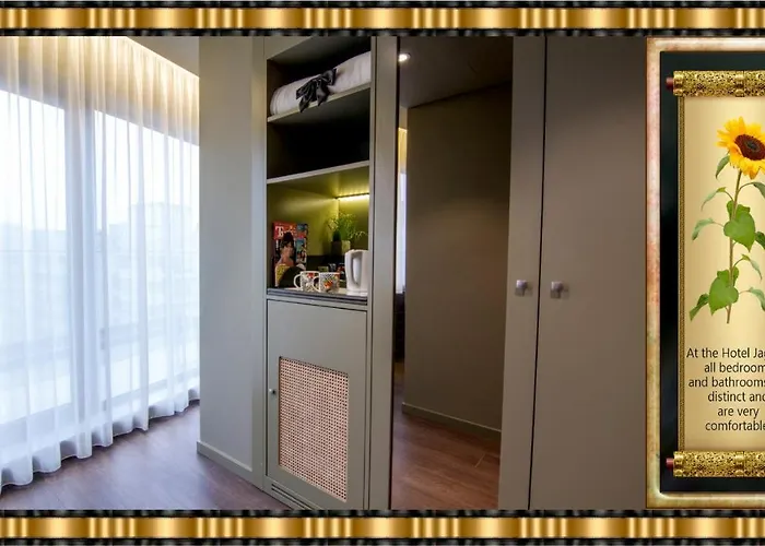 Hotel Jaguar Oporto - Is Near The Metro Has Free Parking And A Free Shuttle Service Between The Airport And The Hotel From 7Am To 8Pm